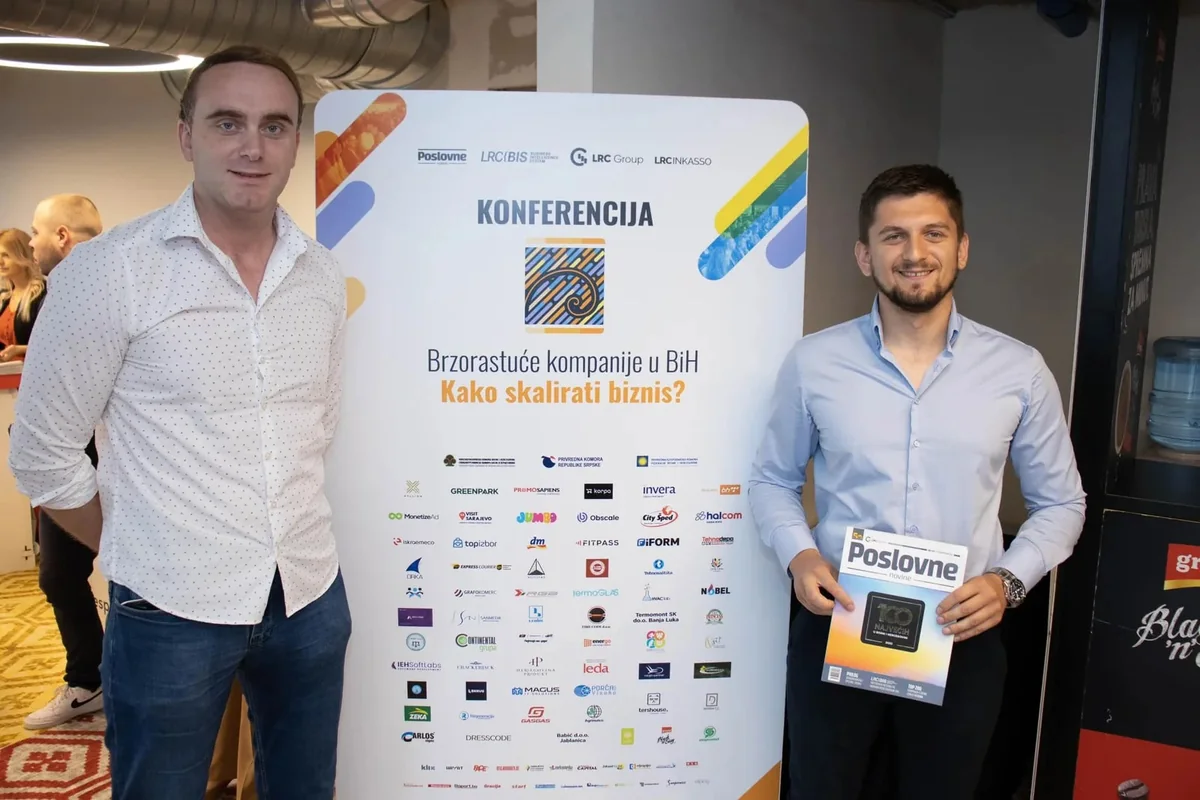 Two attendees beside the Fast-growing Companies in Bosnia and Herzegovina event banner